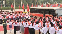 尚純熱烈慶祝中國共產(chǎn)黨